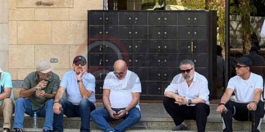 إسماعيل
      فرغلي
      الأبرز..
      نجوم
      الفن
      في
      انتظار
      وصول
      جثمان
      محمد
      مرزبان
      بالأبيض