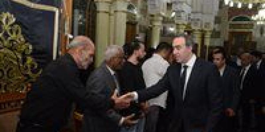 الأمين
      العام
      لمجلس
      النواب
      يقدم
      واجب
      العزاء
      في
      الزميل
      مصطفى
      الشربيني..فيديو
