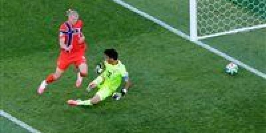 نتيجه
      مباراه
      العراق
      والنرويج
      الآن..
      تابع
      الآن
      هدف
      إيرلينج
      هالاند
      الثاني
      في
      مرمى
      العراق
      بكأس
      العالم
      2026