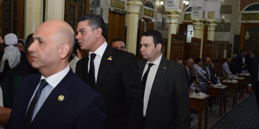 النائب
      عبد
      المنعم
      يقدم
      واجب
      العزاء
      في
      الزميل
      مصطفى
      الشربيني
      مسؤول
      الملف
      البرلماني
      بموقع
      تحيا
      مصر