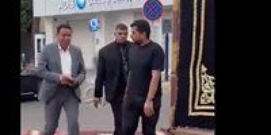 النائب
      هشام
      الحصري
      يؤدي
      واجب
      العـزاء
      في
      الزميل
      الصحفي
      مصطفى
      الشربيني..فيديو