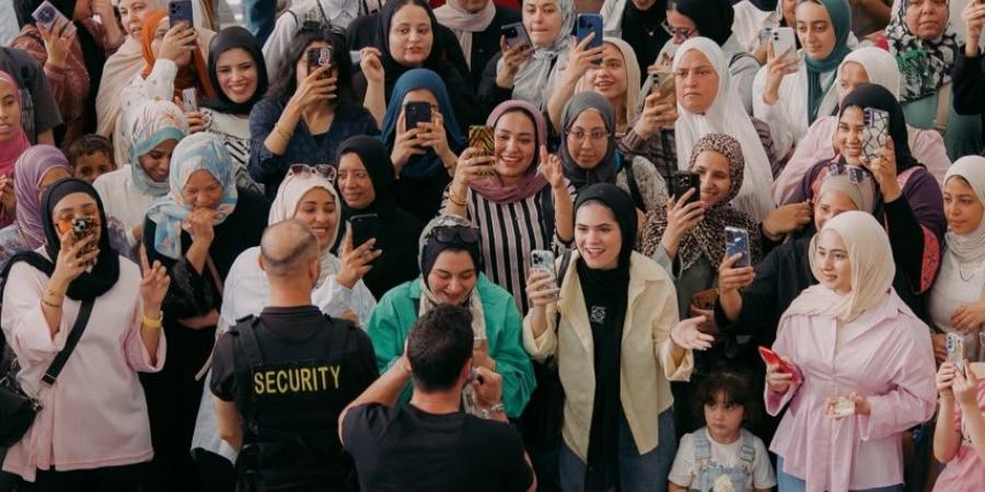 عزيز
      مرقة
      يحول
      محطة
      مترو
      عدلي
      منصور
      إلى
      حفل
      غنائي
      مفاجئ
      بعد
      تريند
      بوكيه
      ورد