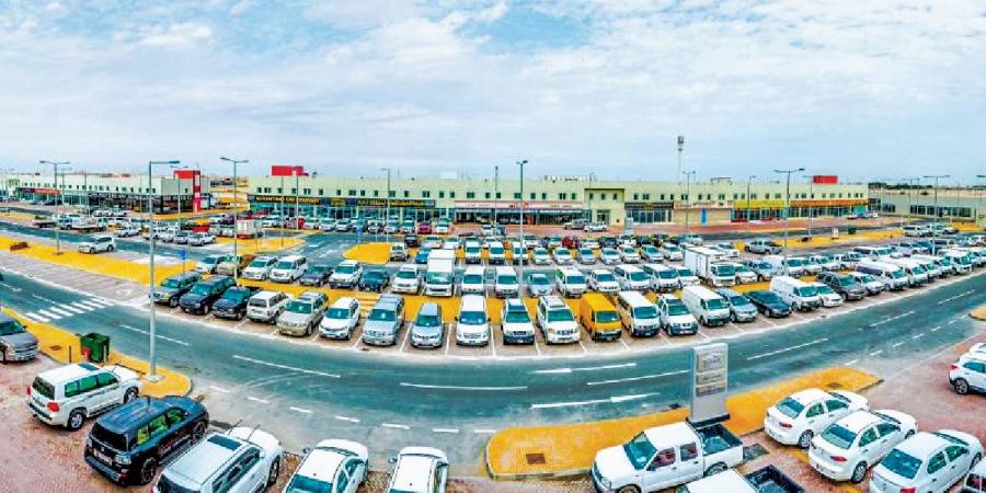 السوق الأكبر للسيارات المستعملة بالدولة.. أصحاب معارض ومواطنون لـ "الشرق": خدمات المرور والبنوك والحراج في صدارة احتياجات «مدينة مواتر»