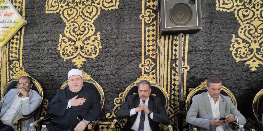 محافظ
      الشرقية
      يؤدي
      صلاة
      الجنازة
      ويقدّم
      واجب
      العزاء
      في
      وفاة
      الدكتور
      نور
      هاشم
      عضو
      مجلس
      الشيوخ
      السابق