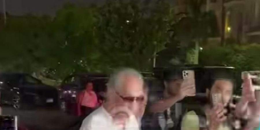 هند
      عاكف
      ومحمد
      داوود
      ولقاء
      سويدان..
      نجوم
      الفن
      يؤدون
      واجب
      العزاء
      في
      محمد
      مرزبان