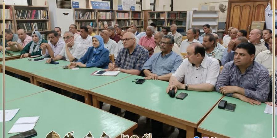 تعليم
      بني
      سويف
      يُنهي
      استعداداته
      لامتحانات
      الثانوية
      العامة
      بمشاركة
      23
      ألفًا
      و185
      طالبًا
      وطالبة
      داخل
      45
      لجنة