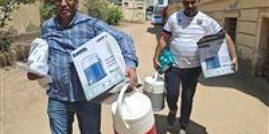 وكيل
      إدارة
      بالشرقية
      يحمل
      كولمان
      مياه
      ويشارك
      في
      تجهيز
      المدارس
      استعدادا
      لامتحانات
      الثانوية
      العامة