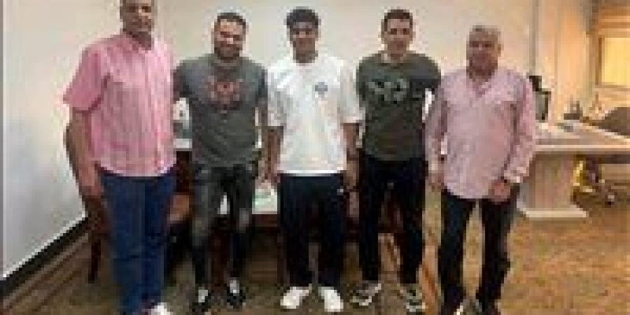 مالية
      كفرالزيات
      يتعاقد
      مع
      عمرسعودي
      مهاجم
      أسوان
      3
      مواسم