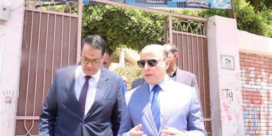 محافظ الغربية يتفقد جاهزية لجان الثانوية العامة بطنطا قبل ساعات من انطلاق الامتحانات
