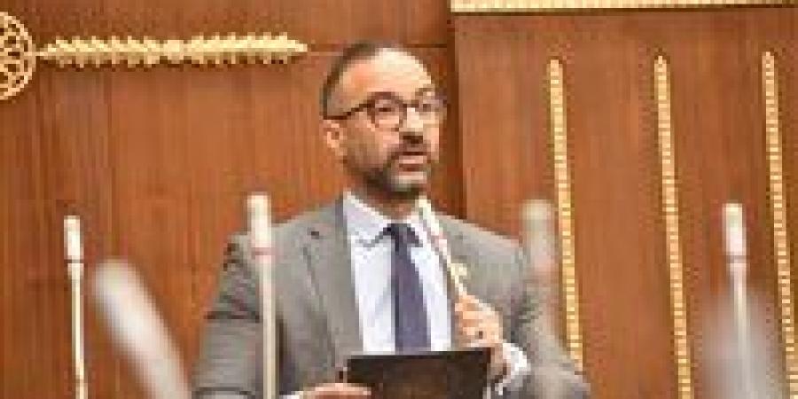 الحمامصي:
      نعتز
      بحاملي
      الماجستير
      والدكتوراه..
      ولكن
      الشهادة
      ليست
      تذكرة
      عبور
      إلى
      الوظيفة
      الحكومية