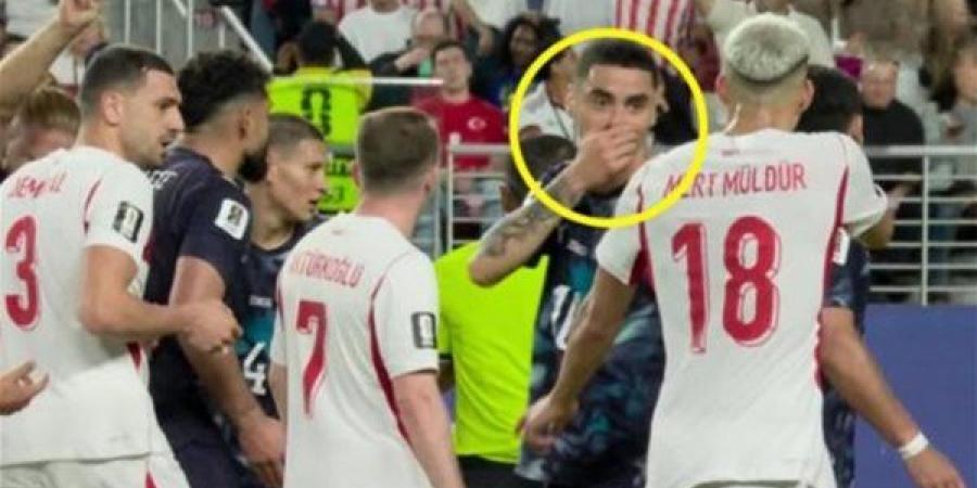 واقعة تاريخية، ألميرون أول لاعب يطبق عليه قانون "تغطية الفم" في كأس العالم (فيديو وصور)
