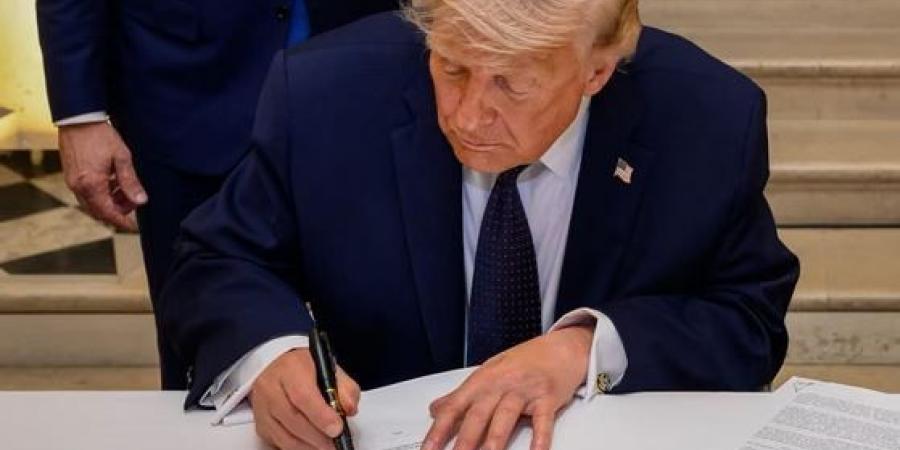 عاجل|ترامب:
      إذا
      أغلق
      الإيرانيون
      مضيق
      هرمز
      فسيتم
      القضاء
      على
      بلدهم
