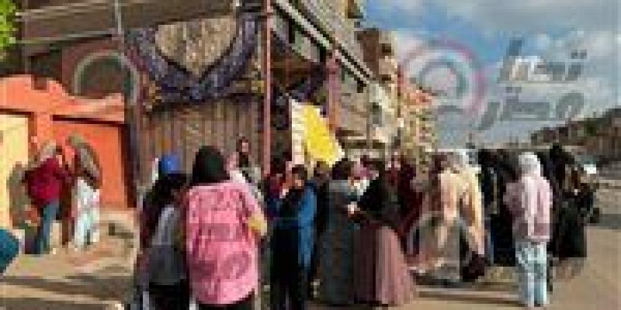 بدء
      تفتيش
      طلاب
      الثانوية
      العامة
      2026
      بالعصا
      الإلكترونية
      بمداخل
      اللجان
      قبل
      انطلاق
      الامتحانات
