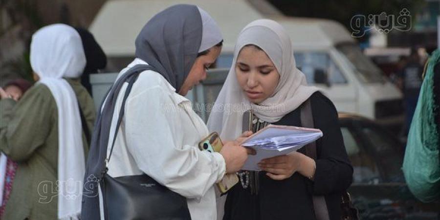الثانوية العامة 2026، الطلاب في مراجعة نهائية أمام اللجان قبل أداء امتحان التربية الدينية