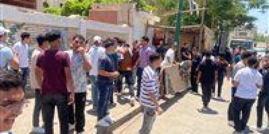 33
      الف
      طالب
      أدو
      الامتحانات
      في
      المنيا
      دون
      معوقات
      ..تعليم
      المنيا
      يوضح