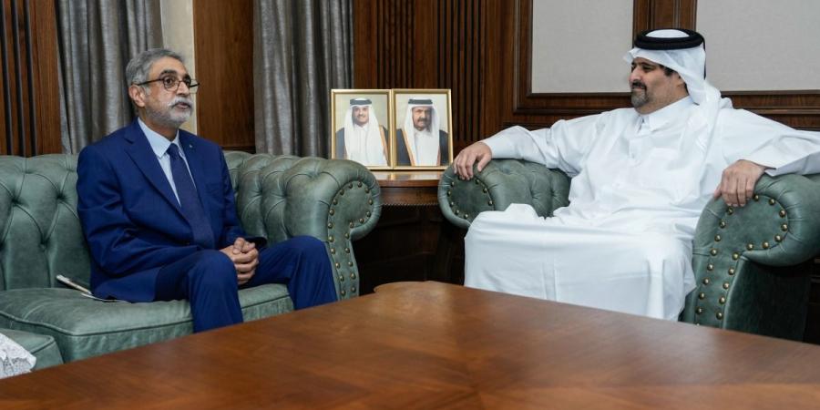 الرئيس التنفيذي للمؤسسة القطرية للإعلام يجتمع مع سفير باكستان