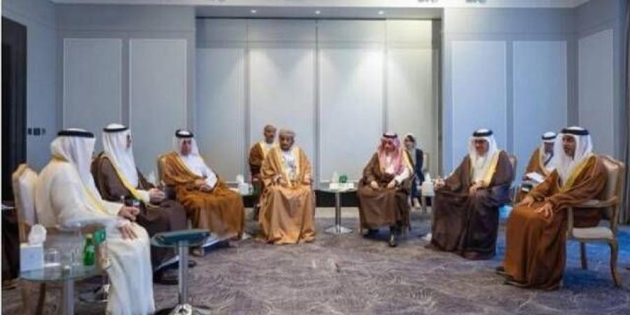 وزير
      الخارجية
      يشارك
      في
      الاجتماع
      التشاوري
      الوزاري
      الخليجي
      بالأردن