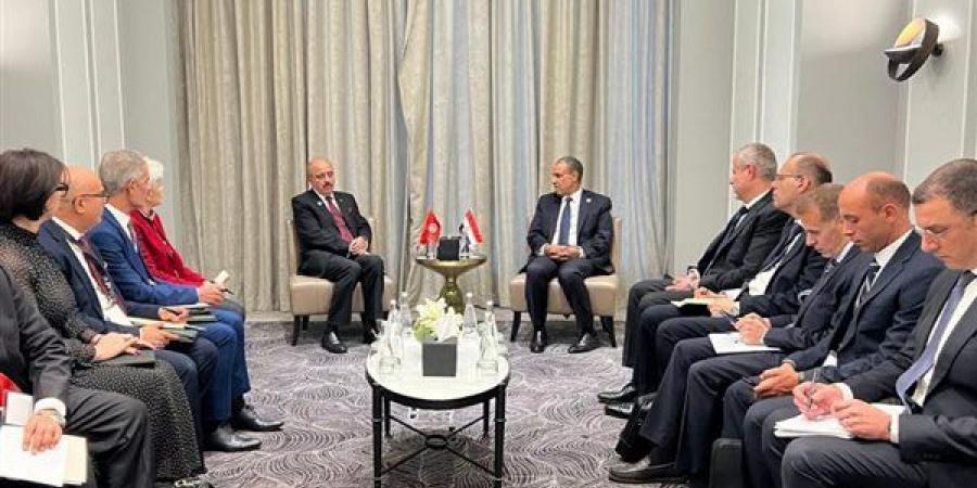 وزير الخارجية ونظيره التونسي يؤكدان تعزيز التعاون الاقتصادي والتجاري بين البلدين