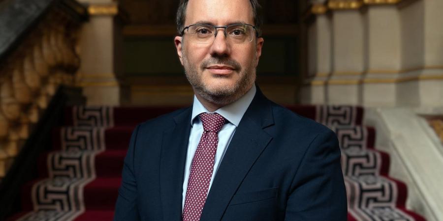 «فوزكم
      ألهم
      العالم»..
      إشادة
      استثنائية
      من
      السفير
      البريطاني
      بالقاهرة
      بمنتخب
      مصر
      بعد
      الفوز
      التاريخي