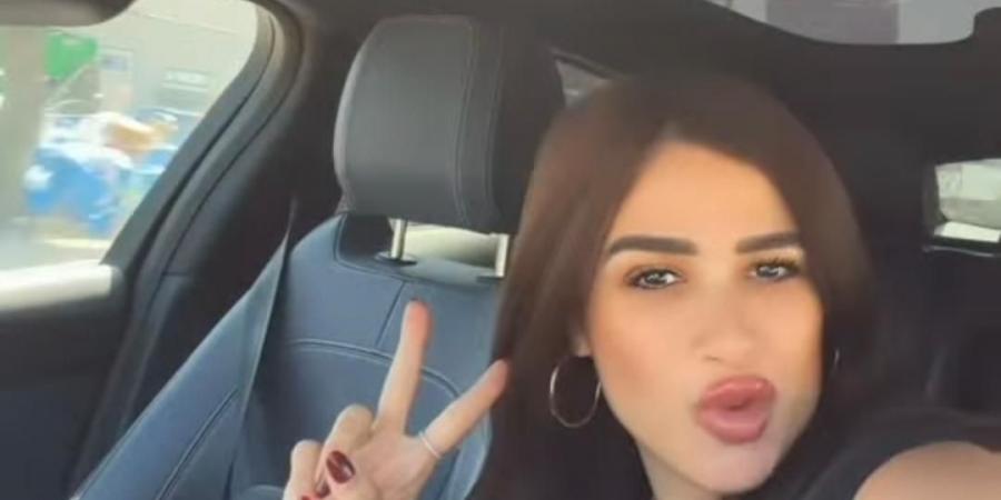 عربية
      من
      غير
      سواق
      في
      أمريكا..
      تعليق
      طريف
      من
      ياسمين
      عبد
      العزيز
      يشعل
      السوشيال
      ميديا