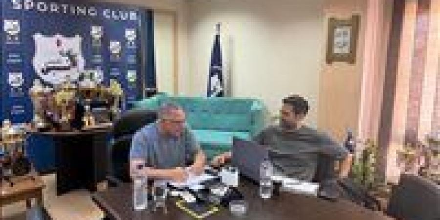 الشريعي
      يجتمع
      مع
      بركات
      لبحث
      إعداد
      فريق
      إنبي
      للموسم
      الجديد