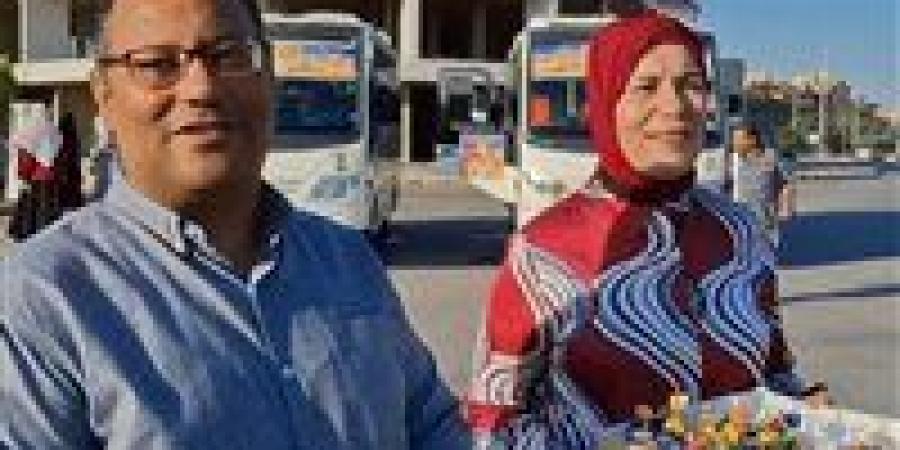 توزيع
      حلوى
      وشكولاته
      على
      الطلاب
      أثناء
      استقلالهم
      للأتوبيسات
      في
      المنيا
      الجديدة
