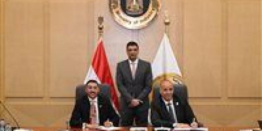 وزير الصناعة يشهد توقيع بروتوكول استراتيجي لتعزيز الابتكار الهندسي وتأهيل جيل من مهندسي السيارات