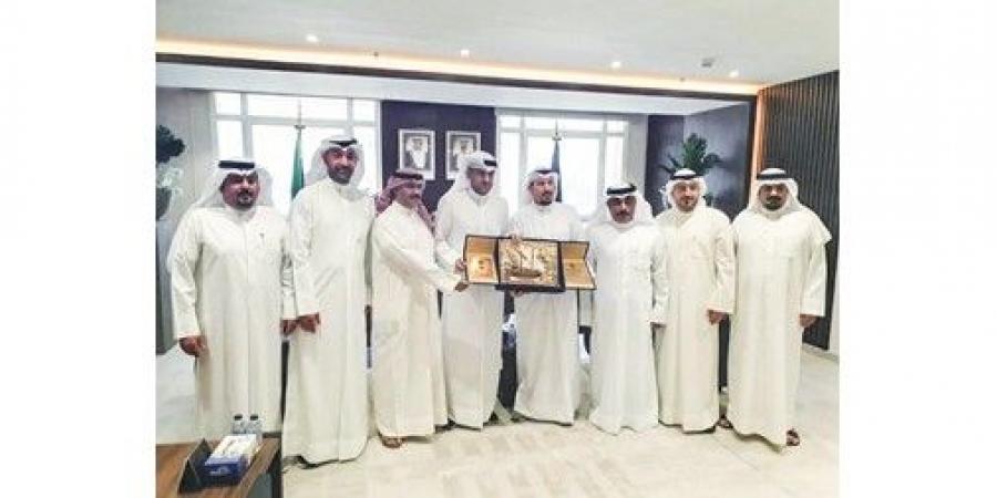 مدير
«هيئة
الشباب
والرياضة»
بالتكليف
يستقبل
رئيس
وأعضاء
مجلس
إدارة
النادي
الكويتي
الرياضي
للصم