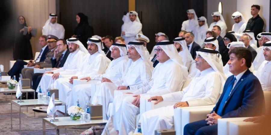 رئيس مجلس الوزراء وزير الخارجية يشهد توقيع اتفاقية شراكة وعقد تصنيع القمر الصناعي الثالث لدولة قطر