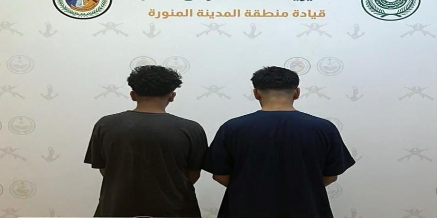 حرس
      الحدود
      يضبط
      مخالفين
      للأنشطة
      البحرية
      في
      ينبع
      لممارستهما
      الصيد
      دون
      تصريح