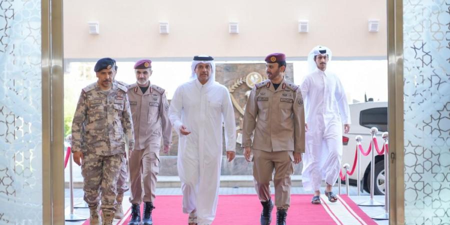 نائب رئيس مجلس الوزراء ووزير الدولة لشؤون الدفاع يزور معسكر الحرس الأميري