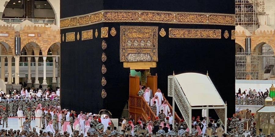 غسل الكعبة المشرفة.. مشهد إيماني تتوارثه الأجيال ويجسد عناية لا تنقطع بالبيت العتيق