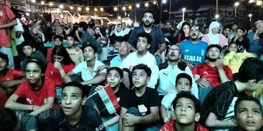 أهالى الإسماعيلية كلهم في الشارع لمتابعة مباراة منتخب مصر وأستراليا(فيديو)