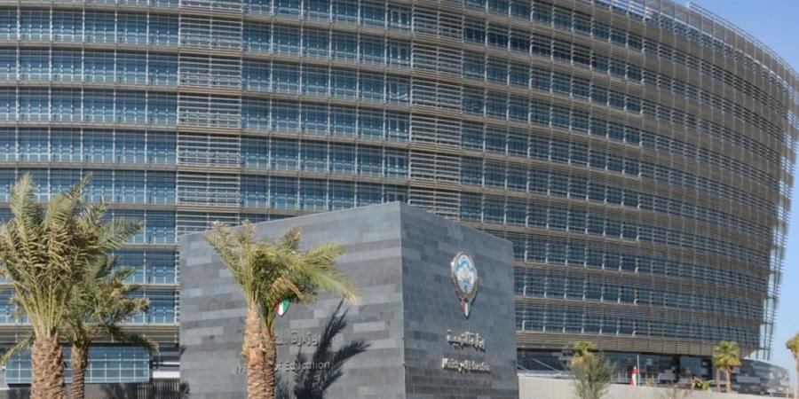 صرف مكافآت «الممتازة» لإداريي «التربية» غداً