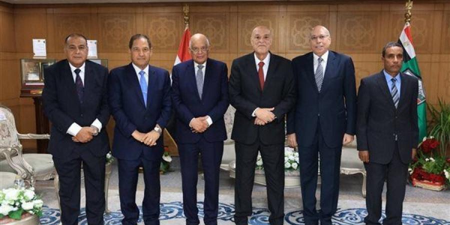 علي عبد العال وأحمد ضيف في زيارة لرئيس قضايا الدولة للتهنئة بمنصبه الجديد