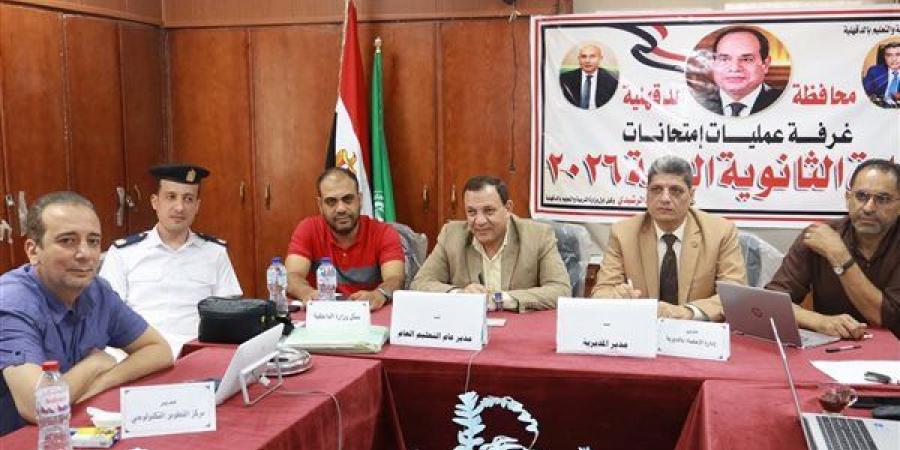 مدير التعليم بالدقهلية يطمئن على انتظام لجان امتحانات الثانوية العامة في بلقاس (صور)