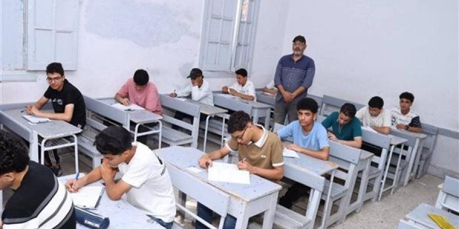 امتحانات الثانوية العامة 2026، نقل طالبة للمستشفى عقب انزلاق سماعة داخل أذنها بالفيوم