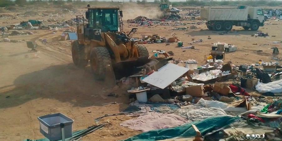 أمانة
      جدة
      تضبط
      230
      بسطة
      عشوائية
      في
      الخمرة
      وتصادر
      ملابس
      وخردوات