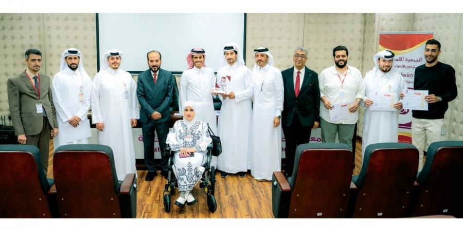 الدولي الإسلامي يختتم دورة تدريبية لموظفيه