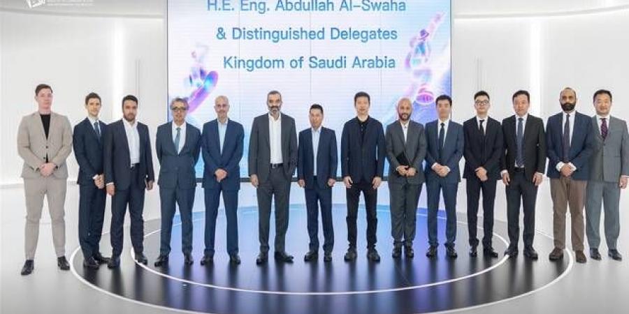 وزير
      الاتصالات
      يناقش
      مع
      رئيس
      "بايت
      دانس"
      الصينية
      توسيع
      حضورها
      في
      السعودية
