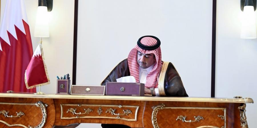 نيابةً عن وزير الخارجية.. وكيل الوزارة لشؤون المراسم يعزي سفير قطر في وفاة الشيخ حمد بن خليفة آل ثاني