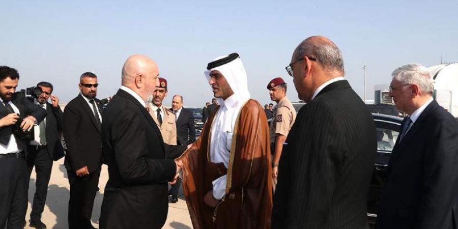 الرئيس العراقي يصل الدوحة لتقديم العزاء في فقيد الوطن الكبير