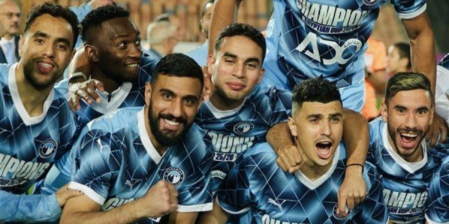 في
      أول
      ظهور
      له،
      رولاني
      موكوينا
      يقود
      المران
      الأول
      لبيراميدز
      بالدفاع
      الجوي