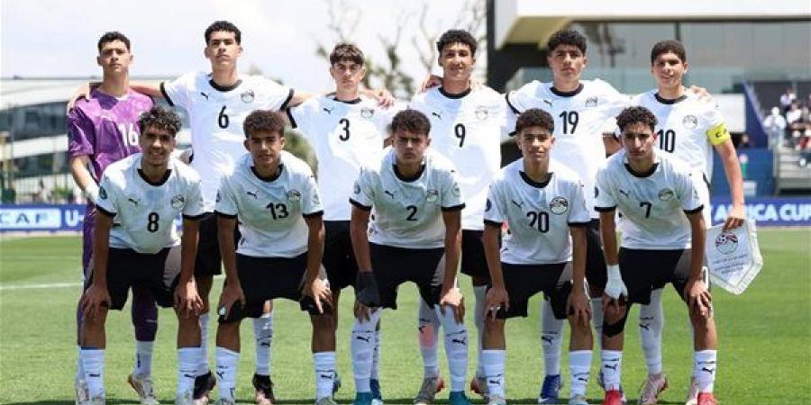 حسين
      عبد
      اللطيف
      يجتمع
      مع
      وليد
      درويش
      لمناقشة
      برنامج
      إعداد
      منتخب
      الناشئين
      للمونديال