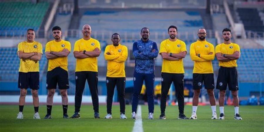 بيراميدز
      يبدأ
      الموسم
      بثوب
      جديد،
      يشكر
      يورتشيتش
      ويتعاقد
      مع
      موكوينا،
      يتمسك
      بجدو
      والجهاز
      يضم
      4
      جنسيات،
      رحيل
      ماييلي
      واعتزال
      إكرامي
      وعودة
      محمود
      صابر