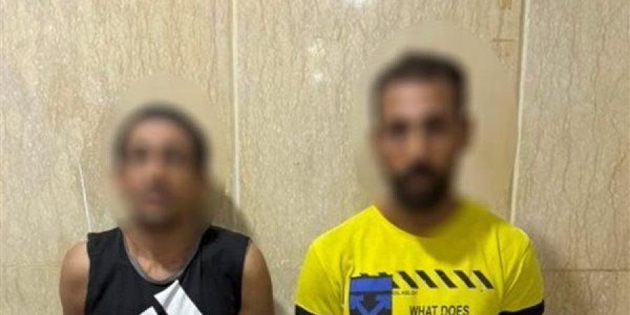 شقيقه
      صوَّر
      الواقعة،
      ضبط
      عاطل
      بعد
      نشر
      فيديو
      يوثق
      تعاطيه
      المخدرات
      وسب
      أسرته