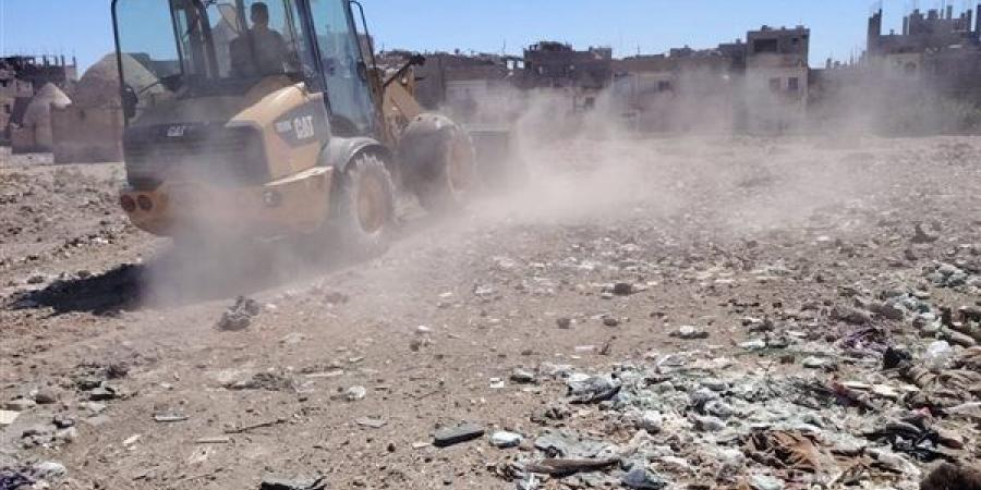 رفع
      95
      طنًّا
      من
      القمامة
      وتحسين
      كفاءة
      النظافة
      بشوارع
      قنا
      (صور)
