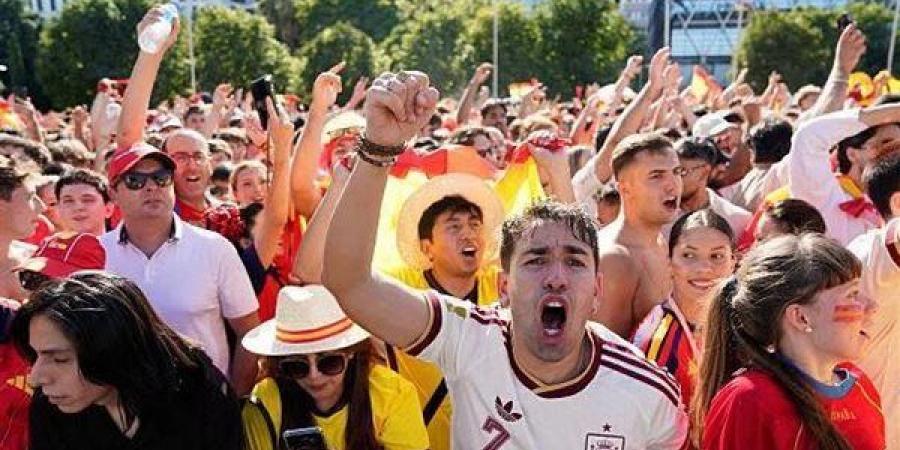 نهائي
      كأس
      العالم،
      جماهير
      إسبانيا
      تتوافد
      على
      ملعب
      ميتلايف
      قبل
      مواجهة
      الأرجنتين