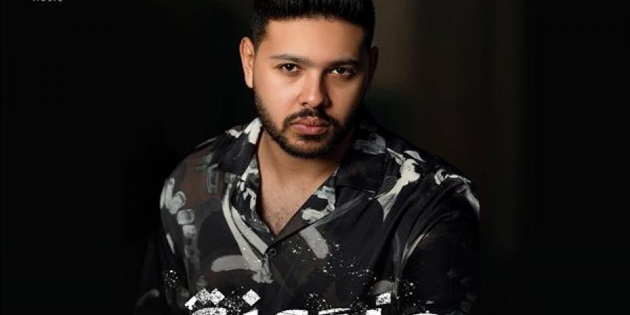 محمد
      شاهين
      وحودة
      بندق
      يطرحان
      أغنية
      "شكلها
      موضة"