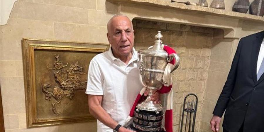 الزمالك،
      مكالمة
      بين
      حسين
      لبيب
      وحسام
      المندوه
      لإنهاء
      إجراءات
      صفقة
      حسام
      عبد
      المجيد